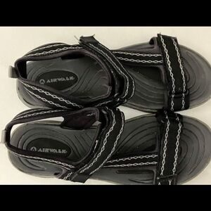 women’s size 7.5 Airwalk sandals